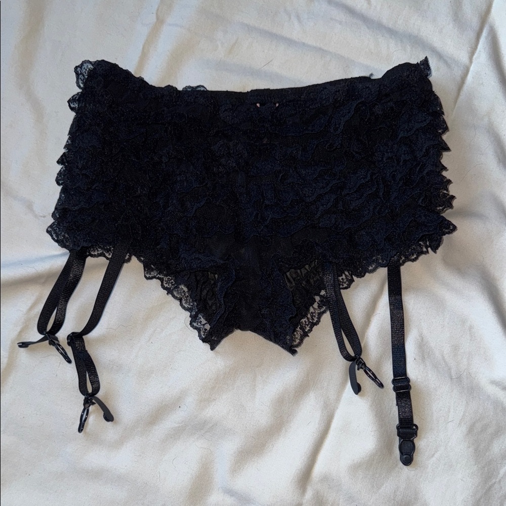 Chic Black Lace Women Shorts with Garters
